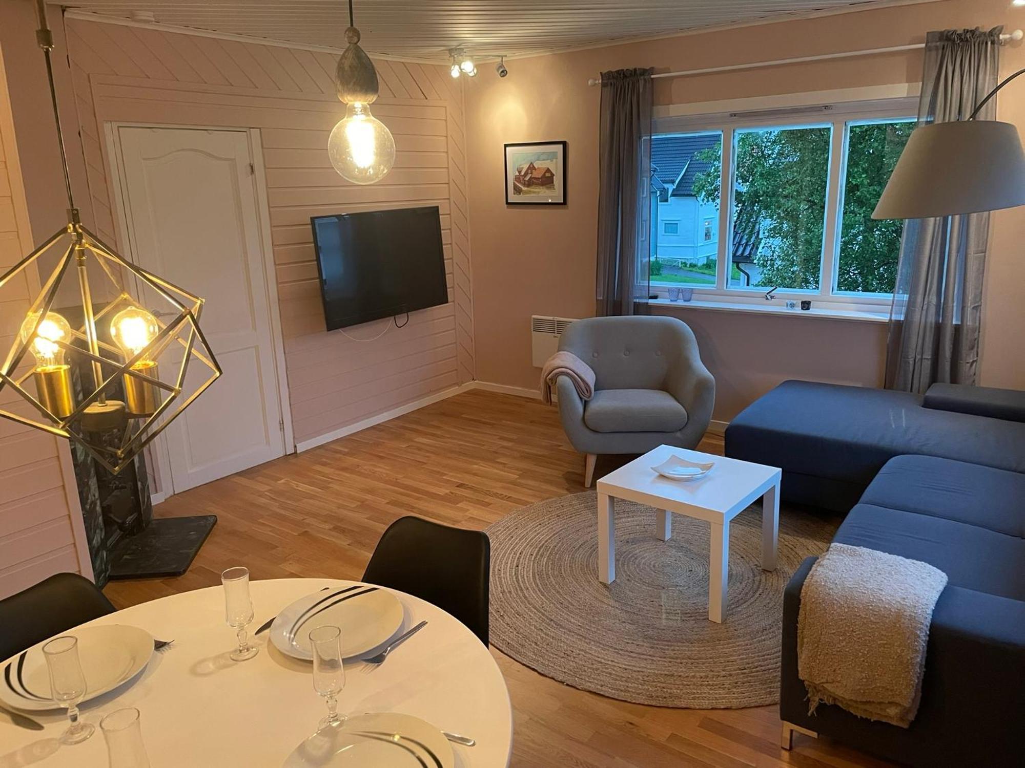 Centrally Located Apartment In Classic Townhouse Tromsø Esterno foto