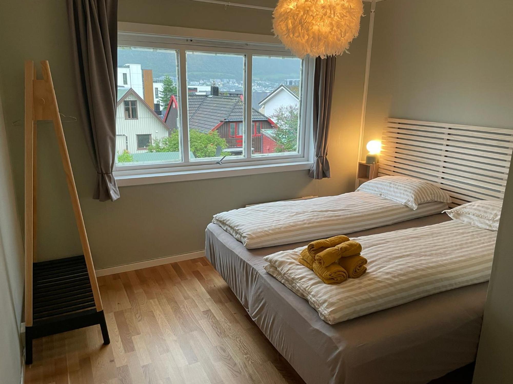 Centrally Located Apartment In Classic Townhouse Tromsø Esterno foto