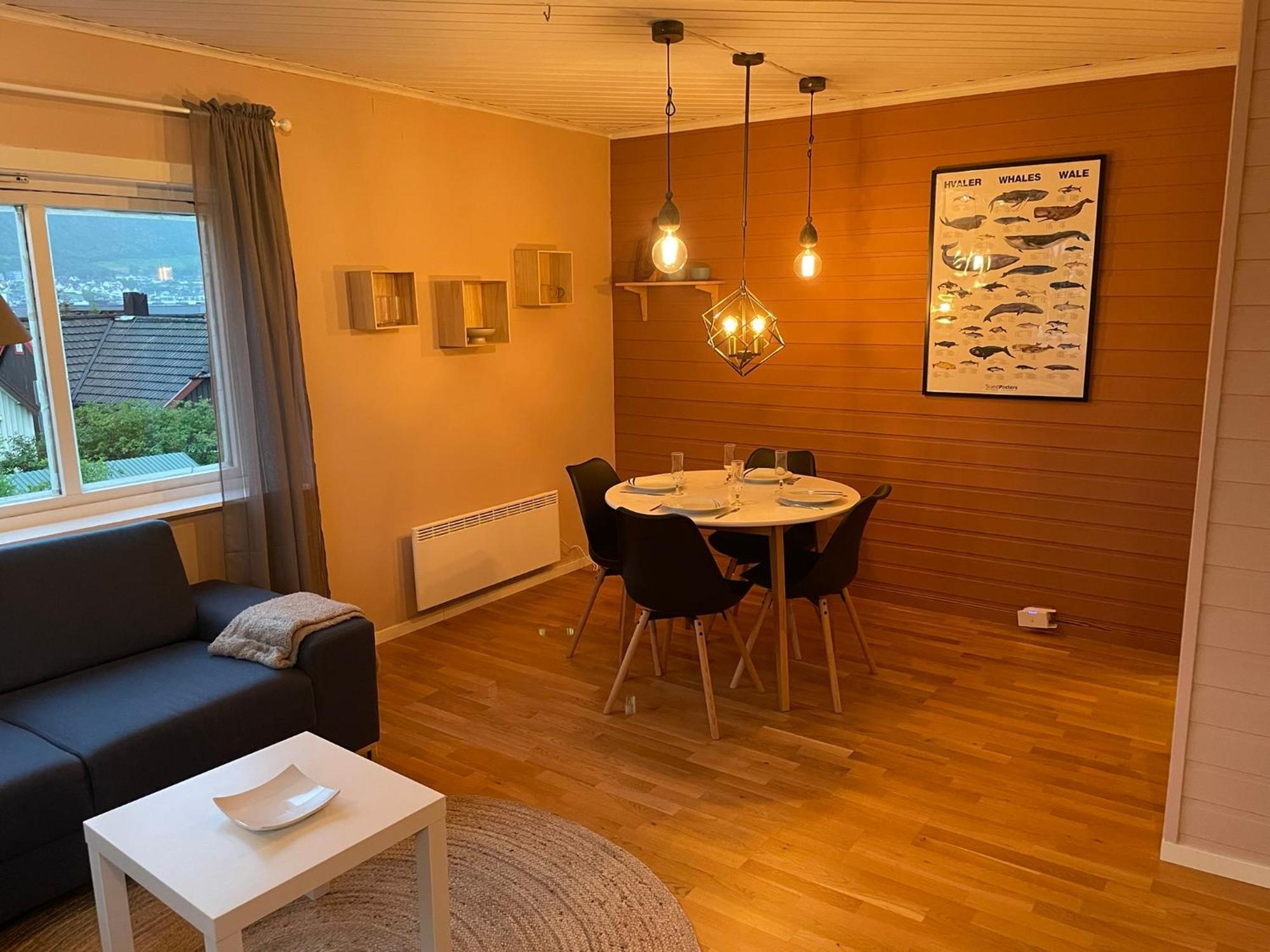 Centrally Located Apartment In Classic Townhouse Tromsø Esterno foto